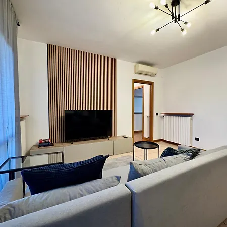 Spacious 2-bedroom With Large Terrace Appartement Milan