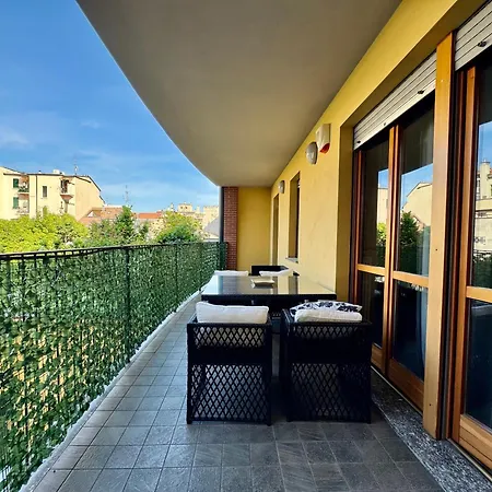Spacious 2-bedroom With Large Terrace Appartement Milan