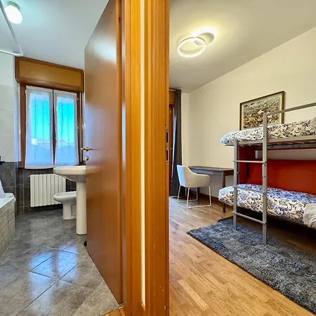 Spacious 2-bedroom With Large Terrace Apartmán