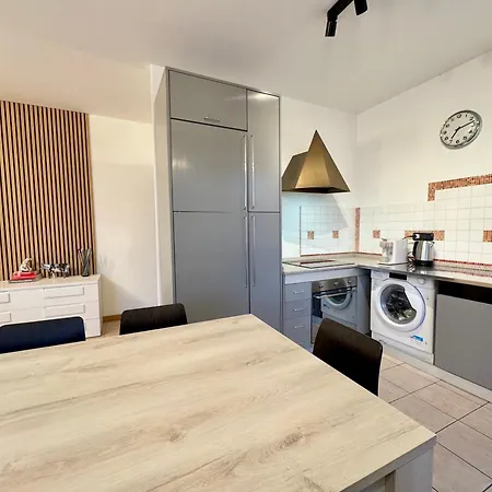 Spacious 2-bedroom With Large Terrace Apartmán *