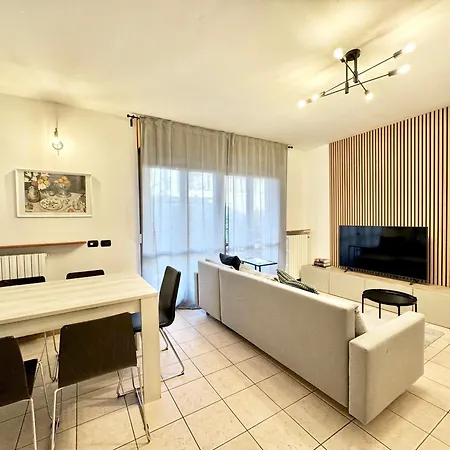 Spacious 2-bedroom With Large Terrace Apartmán
