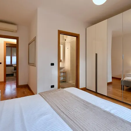 Spacious 2-bedroom With Large Terrace * Milan