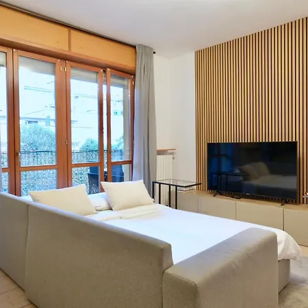 Spacious 2-bedroom With Large Terrace Milan