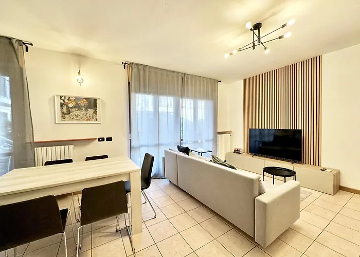 Spacious 2-bedroom With Large Terrace شقة