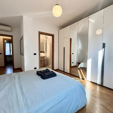 Spacious 2-bedroom With Large Terrace * Milánó
